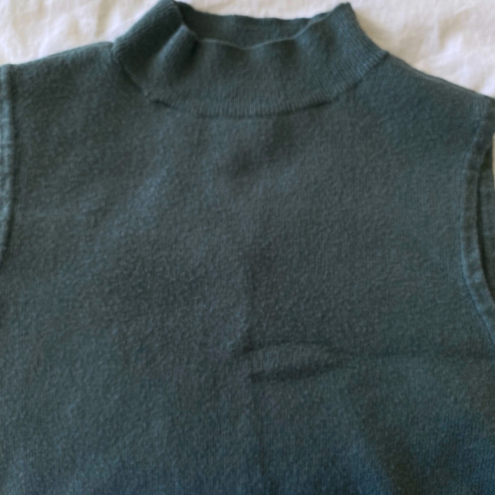 Nine West sleeveless sweater